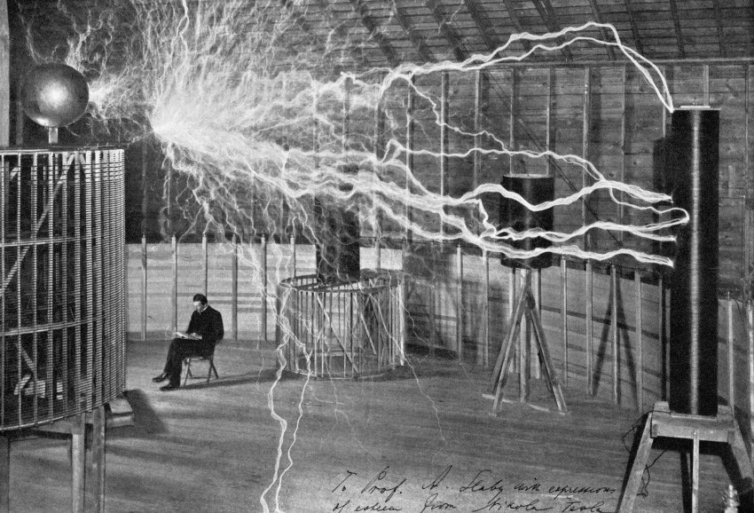 Generating Artificial Lightning in Nikola Tesla's Laboratory Ein Magier der  Elektrizität - FKM